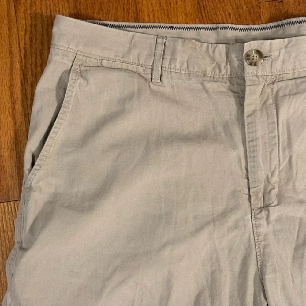 Johnnie-O Men's Tan Shorts Size 38